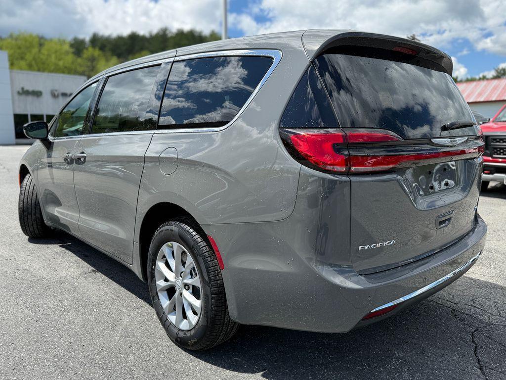 new 2025 Chrysler Pacifica car