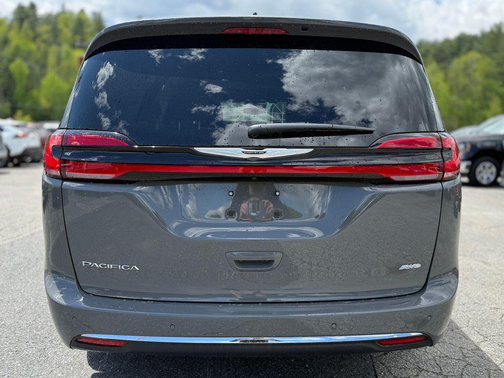 new 2025 Chrysler Pacifica car