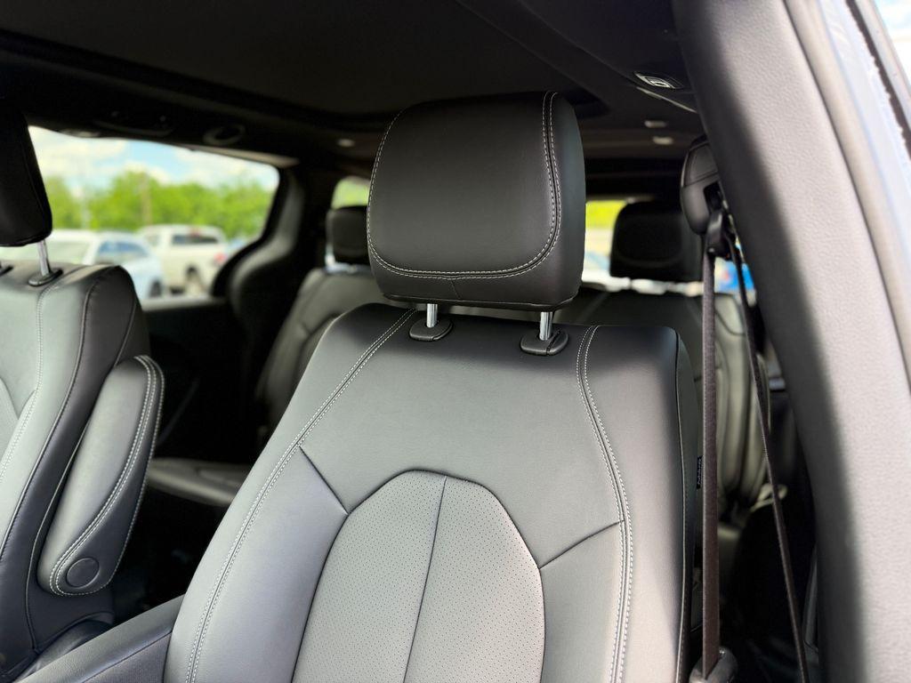 new 2025 Chrysler Pacifica car