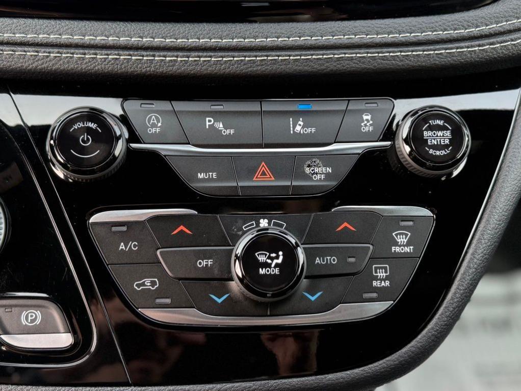 used 2022 Chrysler Pacifica car, priced at $32,372