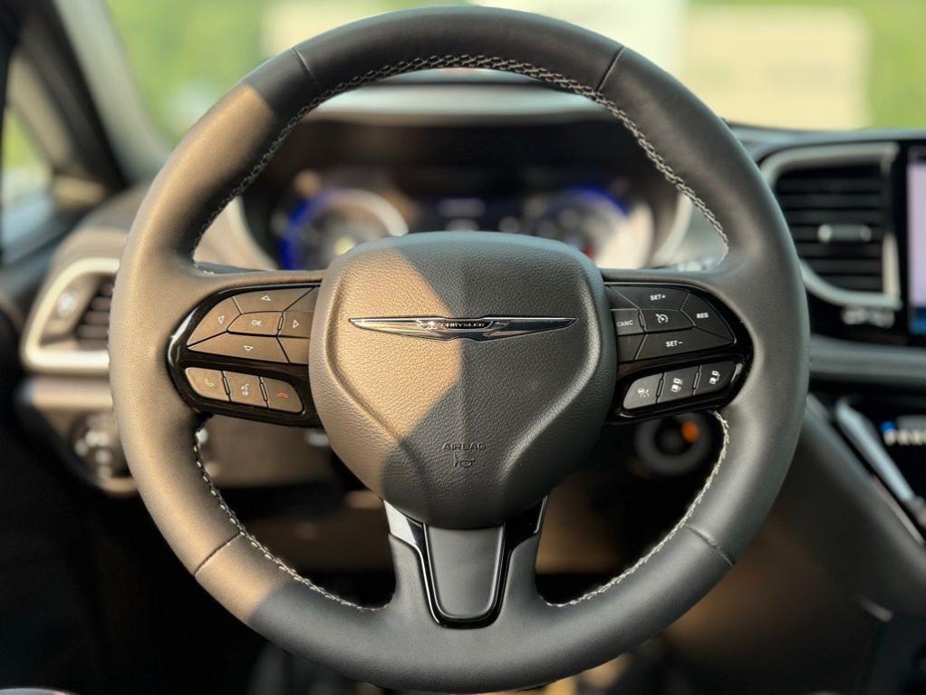 used 2022 Chrysler Pacifica car, priced at $32,372