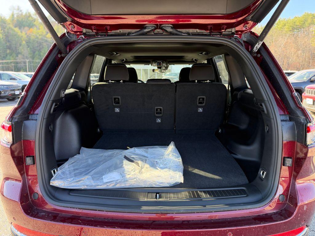 new 2025 Jeep Grand Cherokee car, priced at $41,156
