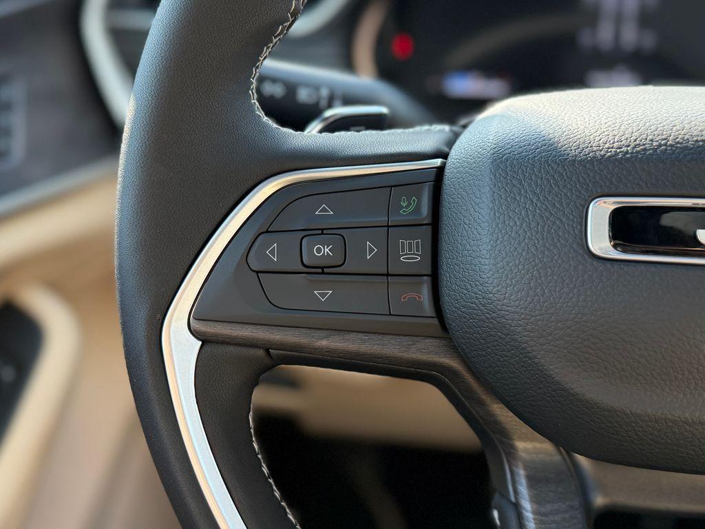 new 2025 Jeep Grand Cherokee car, priced at $45,770