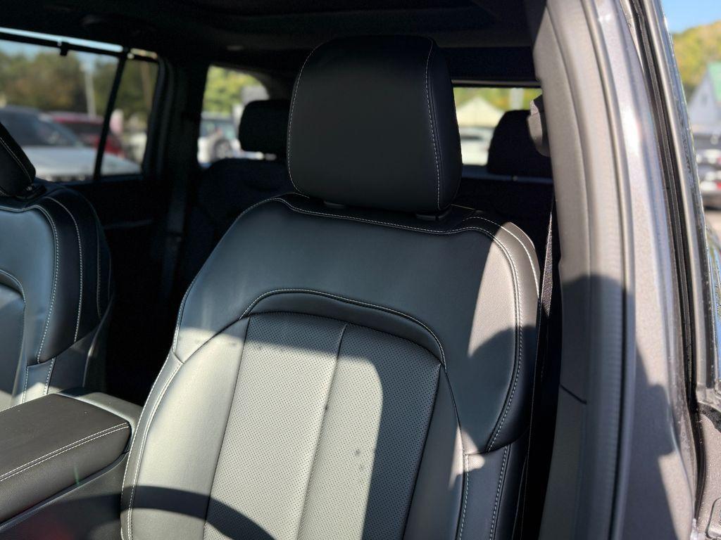 new 2025 Jeep Grand Cherokee car, priced at $51,142