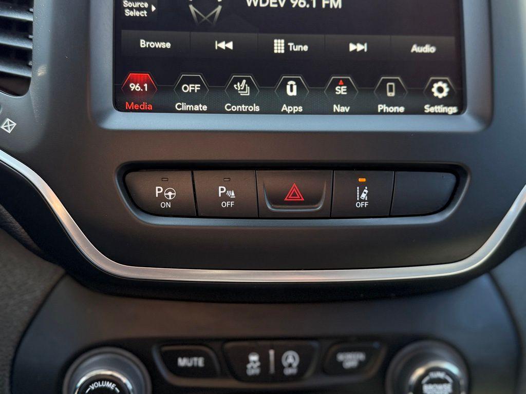 used 2023 Jeep Cherokee car, priced at $22,645
