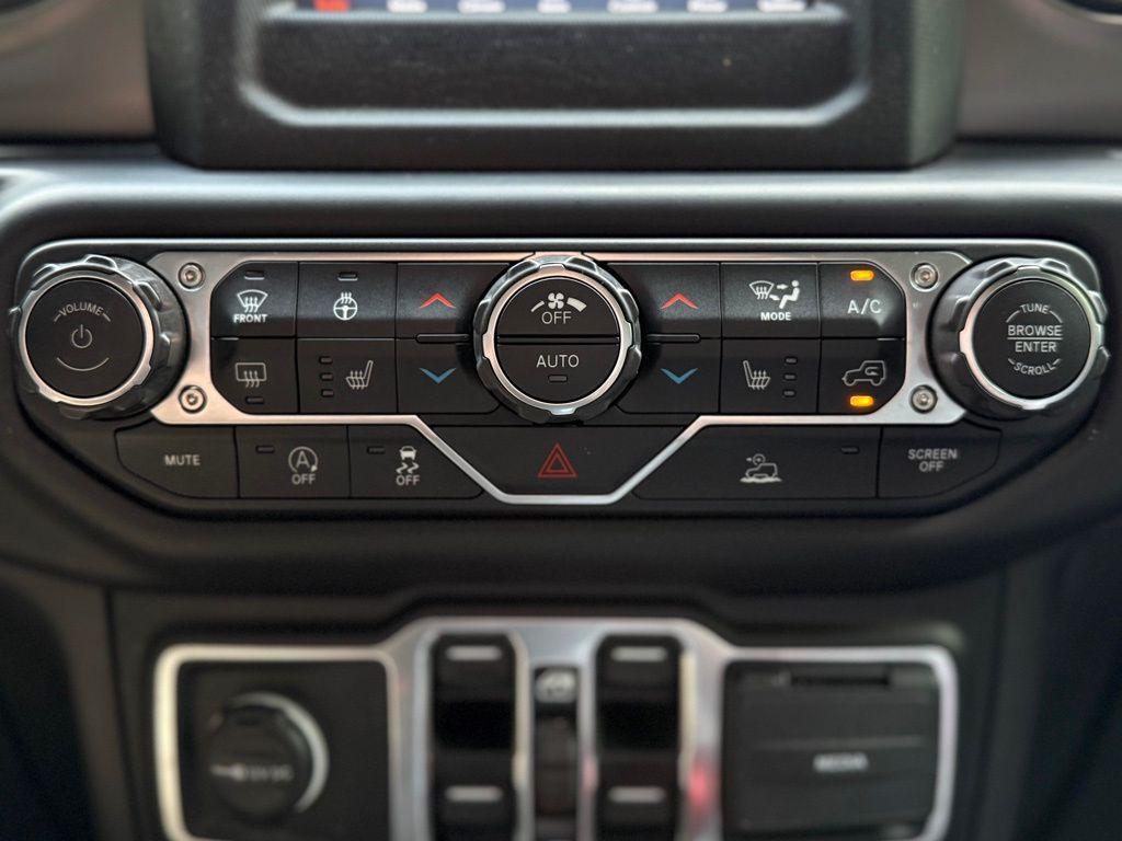 used 2022 Jeep Wrangler Unlimited car, priced at $32,951