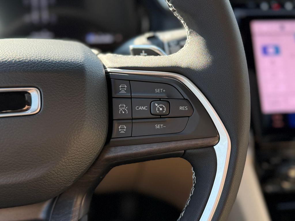 new 2025 Jeep Grand Cherokee car, priced at $46,045