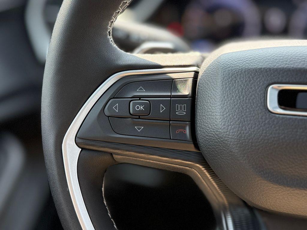 new 2025 Jeep Grand Cherokee car, priced at $38,575