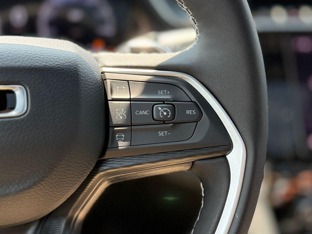 new 2025 Jeep Grand Cherokee car, priced at $38,575