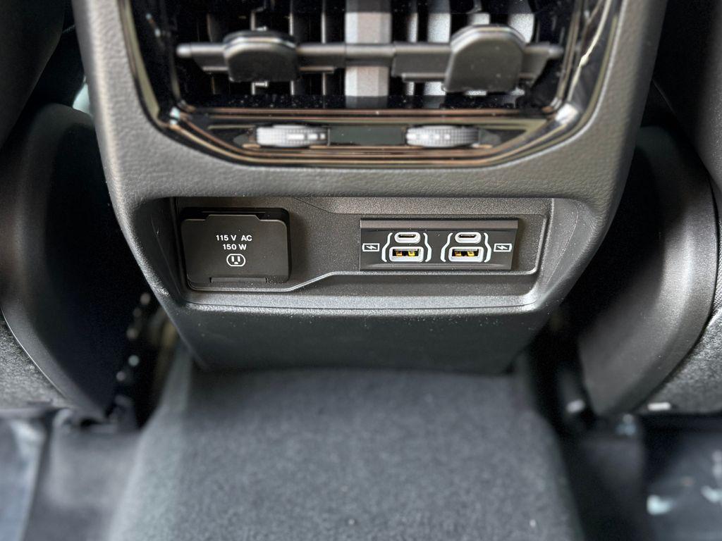 new 2025 Jeep Grand Cherokee car, priced at $38,575