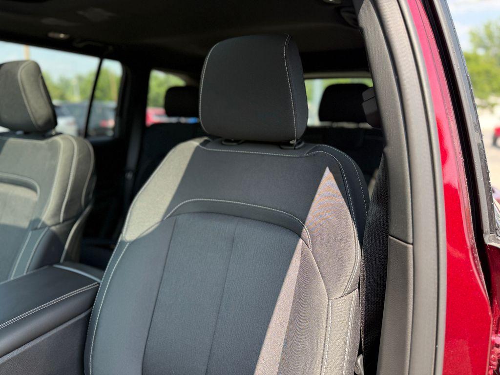 new 2025 Jeep Grand Cherokee car, priced at $38,575