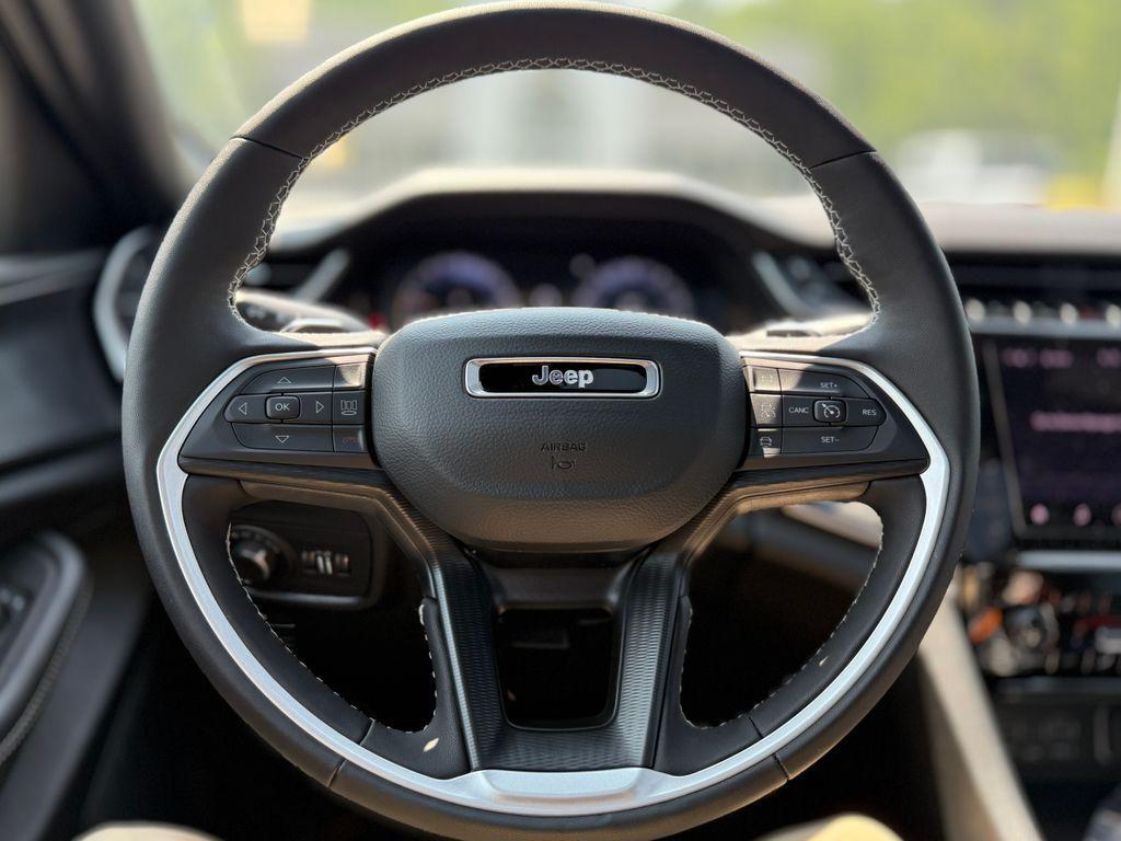 new 2025 Jeep Grand Cherokee car, priced at $38,575