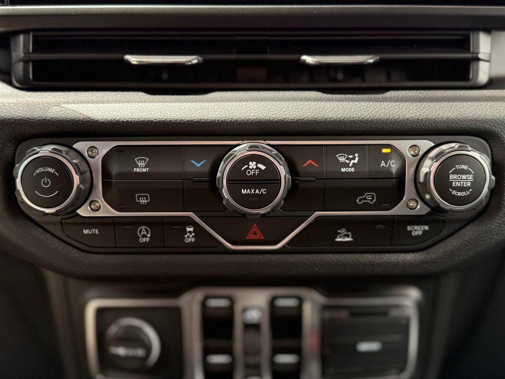new 2025 Jeep Gladiator car, priced at $43,886