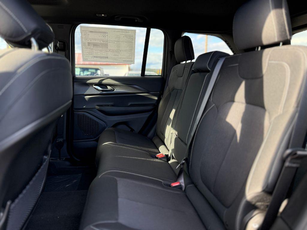 new 2025 Jeep Grand Cherokee car, priced at $40,644