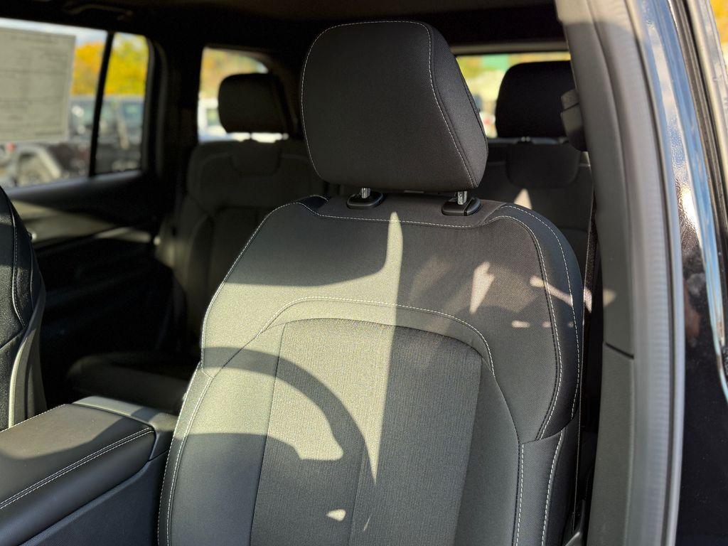 new 2025 Jeep Grand Cherokee car, priced at $40,644