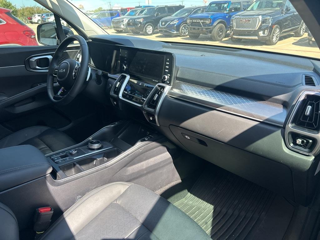 used 2023 Kia Sorento Hybrid car, priced at $30,517