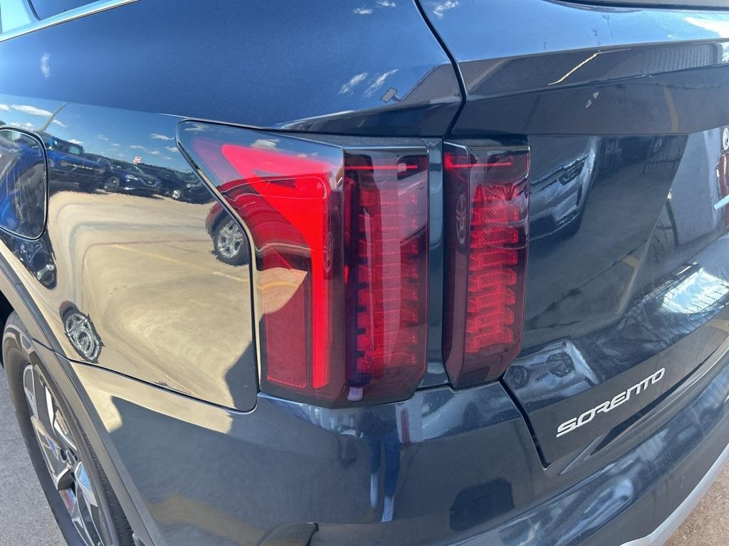 used 2023 Kia Sorento Hybrid car, priced at $30,517