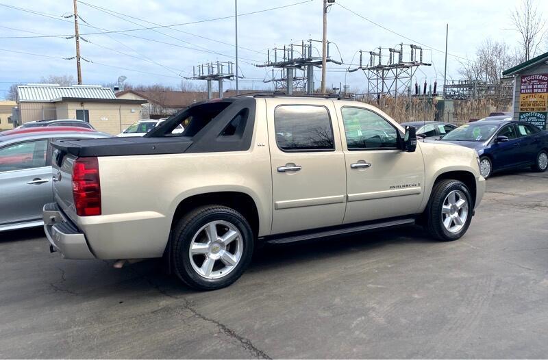 used 2008 Chevrolet Avalanche car, priced at $12,995