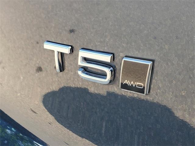 used 2022 Volvo XC40 car, priced at $32,370