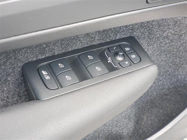 new 2025 Volvo XC40 car, priced at $50,235