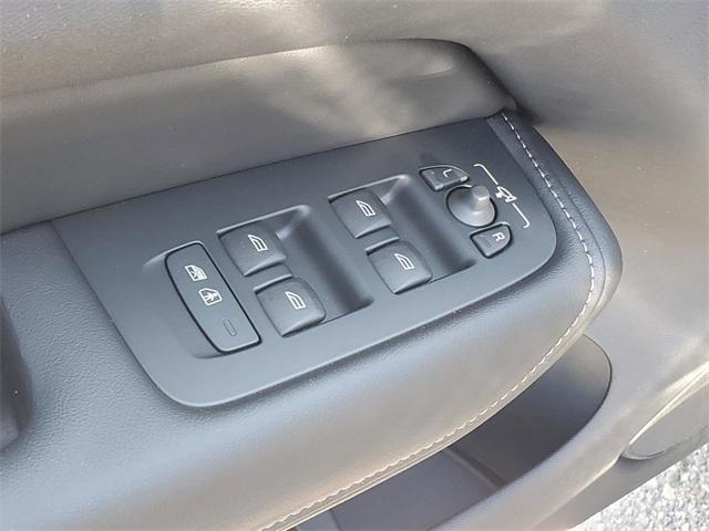 new 2025 Volvo XC60 car, priced at $60,660