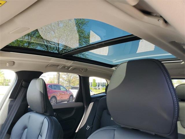 new 2025 Volvo XC60 car, priced at $60,660