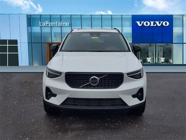 new 2025 Volvo XC40 car, priced at $46,335