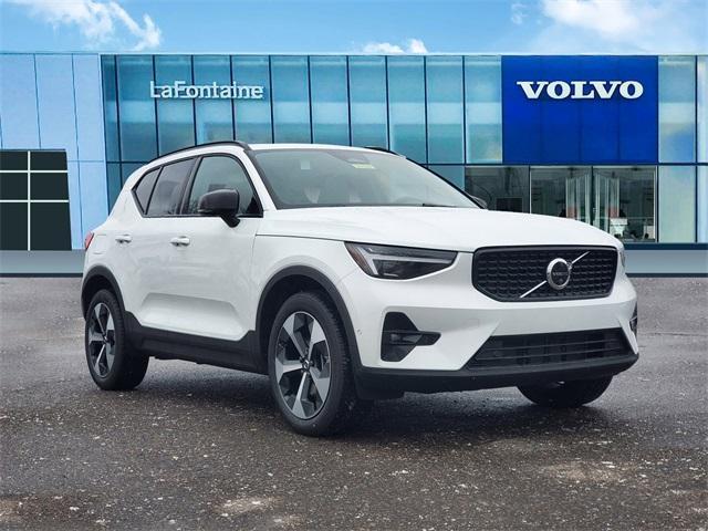 new 2025 Volvo XC40 car, priced at $46,335