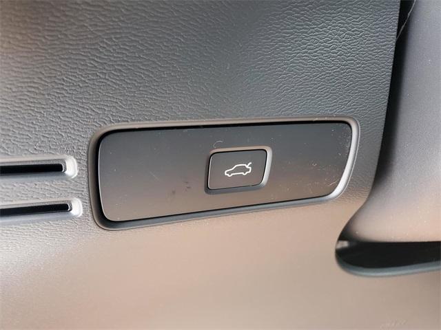 new 2025 Volvo XC40 car, priced at $46,335
