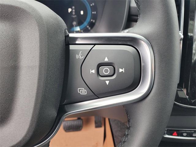 new 2025 Volvo XC40 car, priced at $46,335