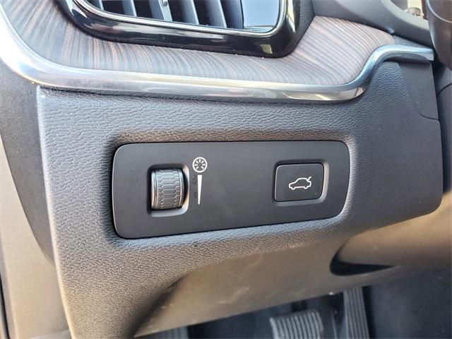 used 2022 Volvo XC60 car, priced at $33,798