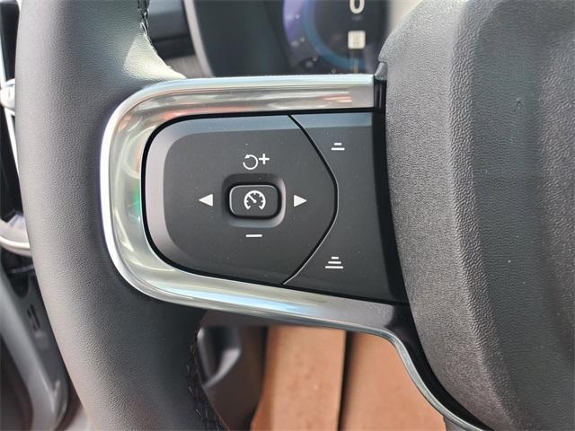 new 2025 Volvo XC40 car, priced at $50,235