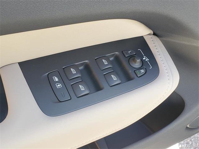 new 2026 Volvo XC60 car, priced at $54,985