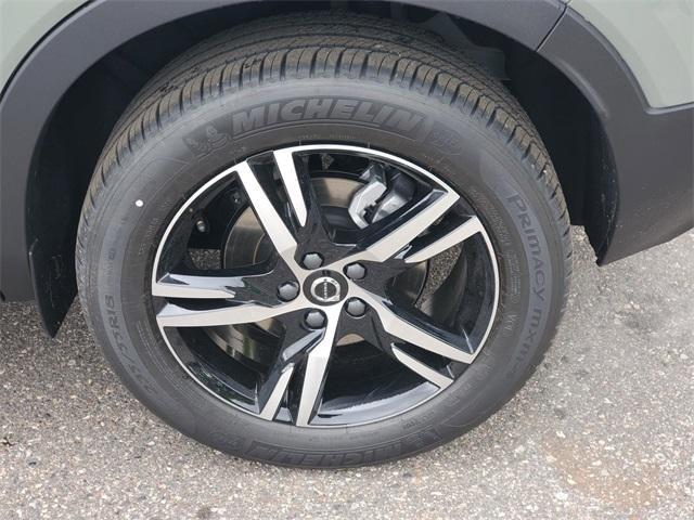 new 2025 Volvo XC40 car, priced at $43,685
