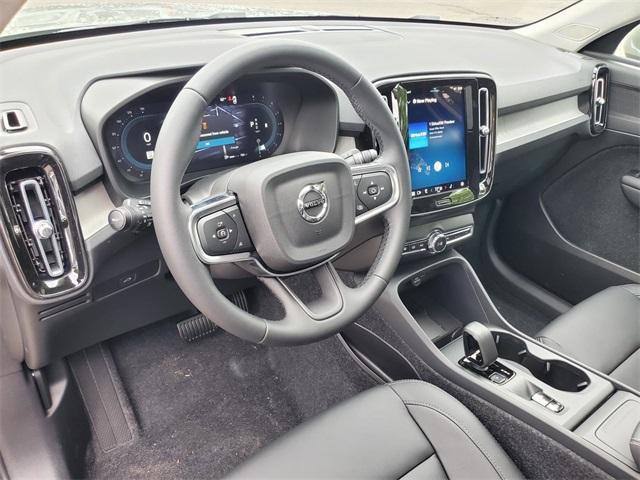 new 2025 Volvo XC40 car, priced at $43,685