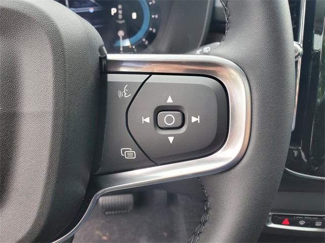 new 2025 Volvo XC40 car, priced at $43,685