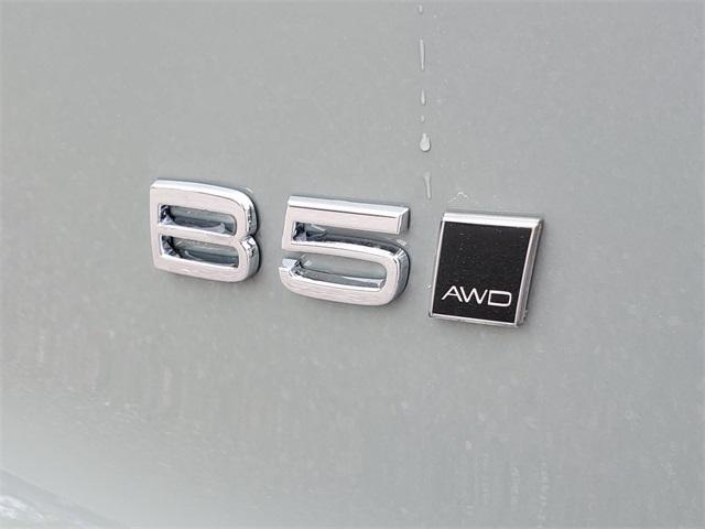 new 2025 Volvo XC40 car, priced at $43,685
