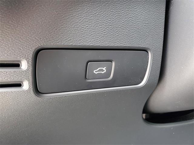 new 2025 Volvo XC40 car, priced at $43,685