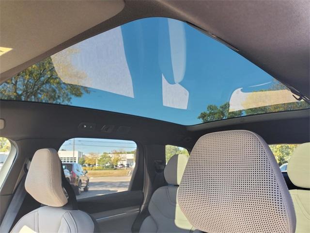 new 2025 Volvo EX90 car, priced at $92,470