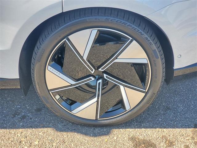 new 2025 Volvo EX90 car, priced at $92,470