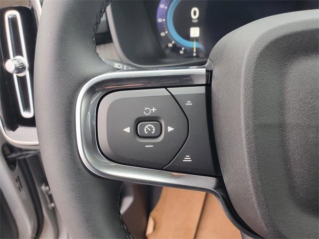 new 2025 Volvo XC40 car, priced at $49,550