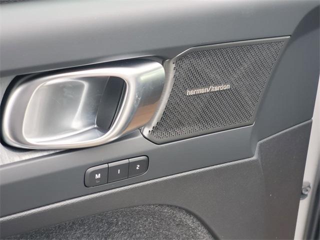 new 2025 Volvo XC40 car, priced at $49,550