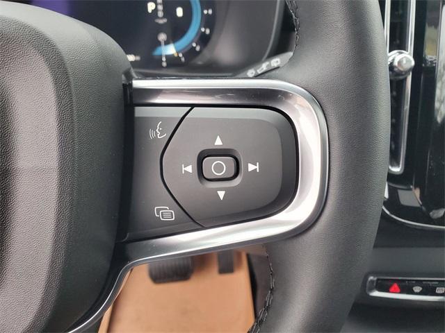 new 2025 Volvo XC40 car, priced at $49,550