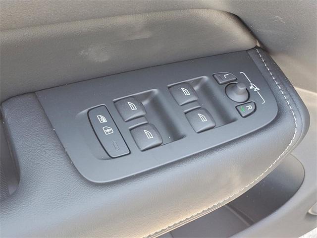 new 2025 Volvo XC60 car, priced at $60,660