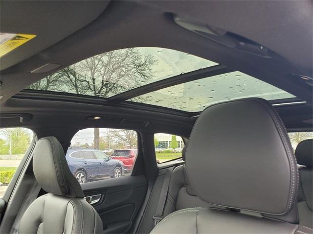 new 2025 Volvo XC60 car, priced at $62,300