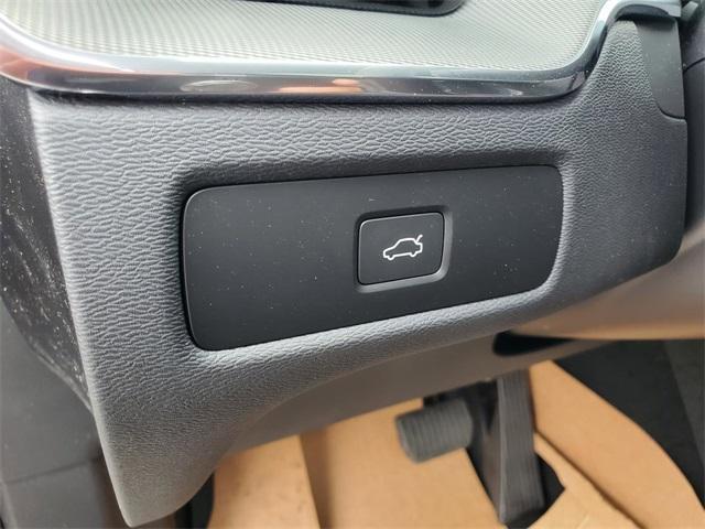 new 2025 Volvo XC60 car, priced at $62,300