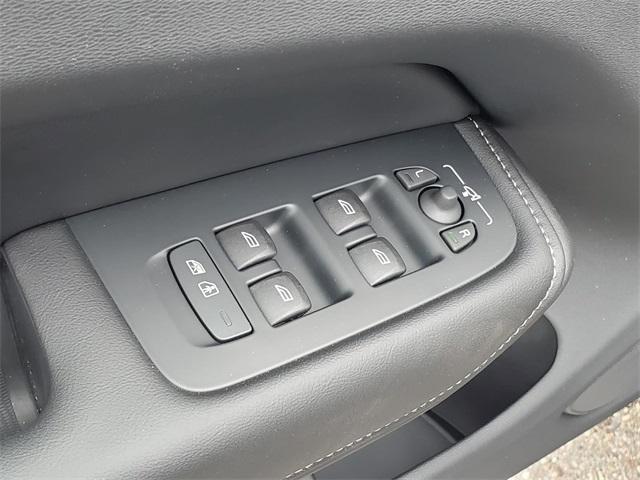new 2025 Volvo XC60 car, priced at $62,300