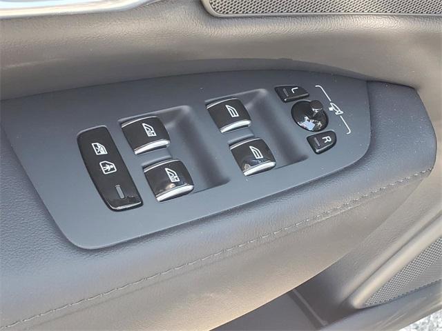 new 2025 Volvo S90 car, priced at $59,995