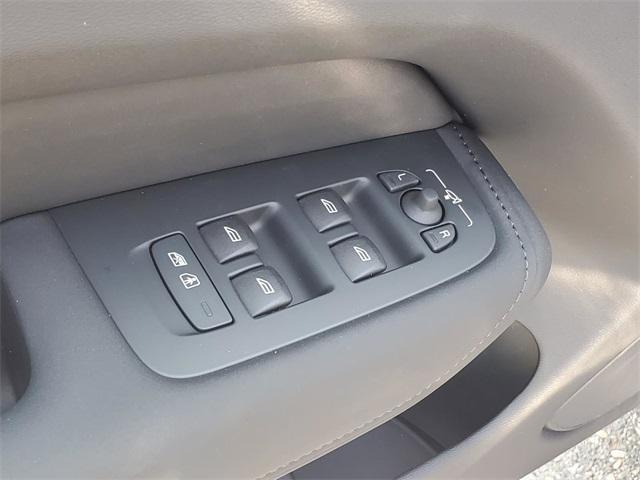 new 2026 Volvo XC60 car, priced at $56,985