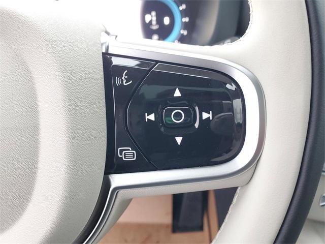 new 2025 Volvo XC60 car, priced at $51,450